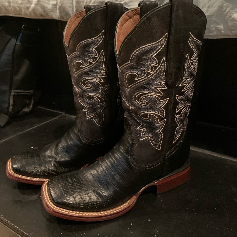 Tanner Mark Handcrafted Learher Boots in Black size 3.5 for women. Gently used!